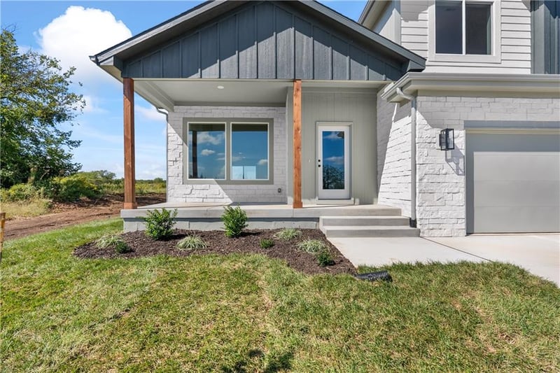 2200 SE Oak Ridge Dr, Oak Grove, MO 64075