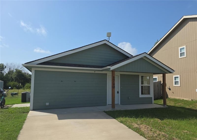 1720 Elderberry Ln, Ottawa, KS 66067