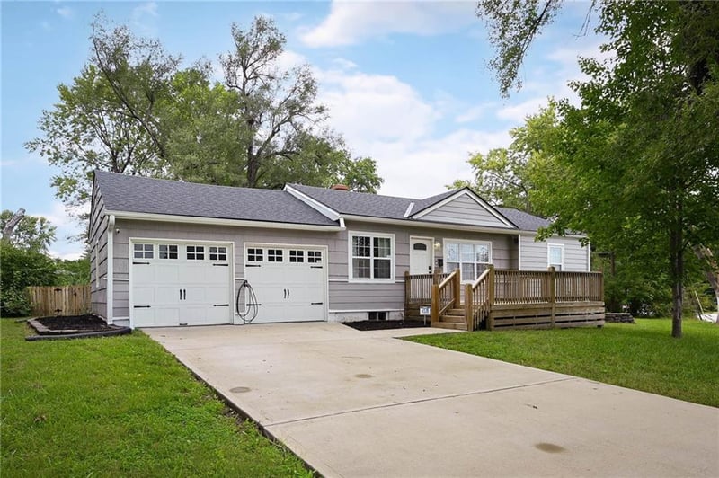 9908 E 81st St, Raytown, MO 64138