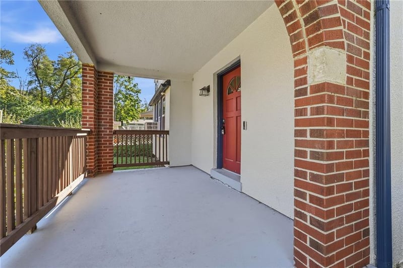 9009 E 68th St, Raytown, MO 64133