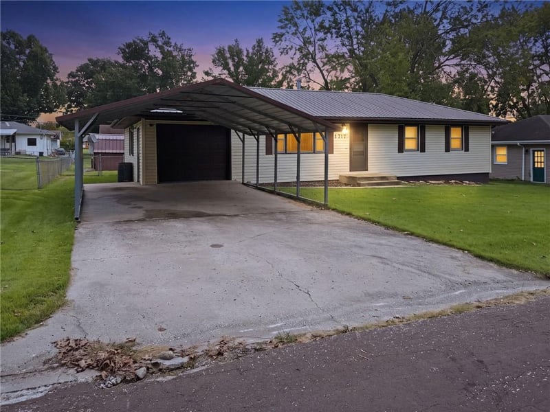 1717 Fairchild St, Chillicothe, MO 64601