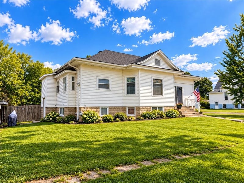 304 N Main St, Leeton, MO 64761