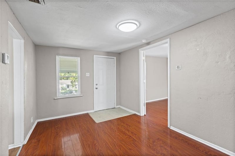 9513 E 14th St, Independence, MO 64052