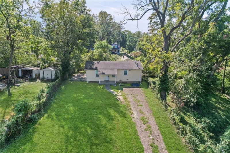 9513 E 14th St, Independence, MO 64052