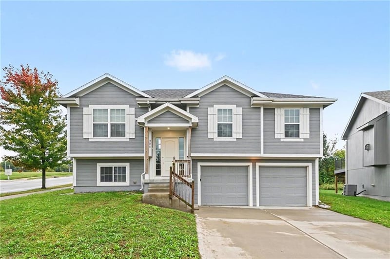 200 Elissa Dr, Raymore, MO 64083