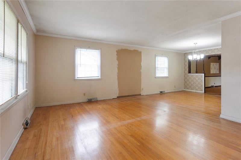 1701 Richmond Dr, Pleasant Hill, MO 64080