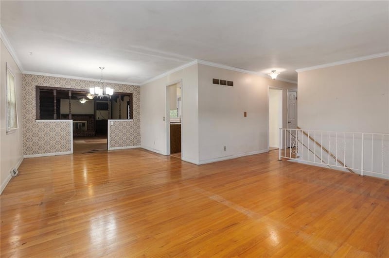 1701 Richmond Dr, Pleasant Hill, MO 64080