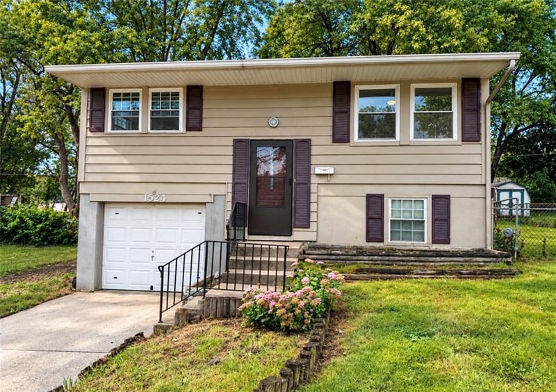 1524 N Seminole Dr, Independence, MO 64058