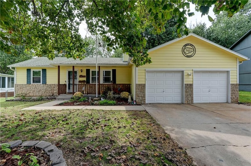 1823 NE Mckee Ln, Lee's Summit, MO 64086