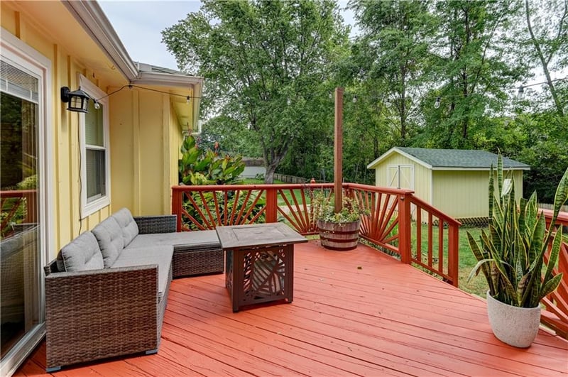 1823 NE Mckee Ln, Lee's Summit, MO 64086