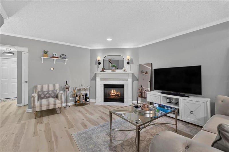 1323 SE Broadway Cir, Lee's Summit, MO 64081