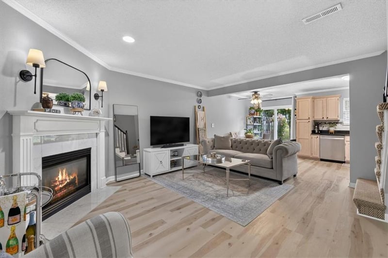 1323 SE Broadway Cir, Lee's Summit, MO 64081
