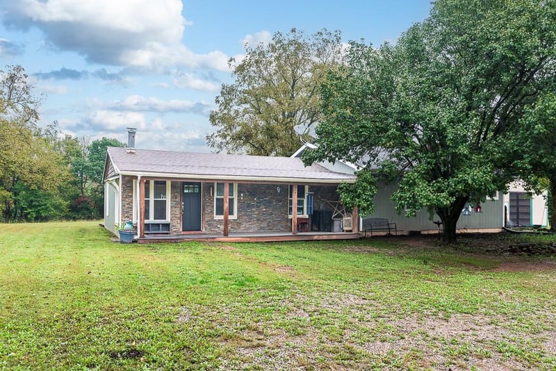 26169 Dehoff Dr, Tonganoxie, KS 66086