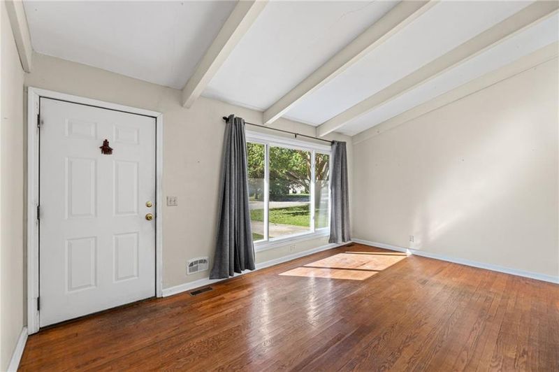 5718 W 75th Ter, Prairie Village, KS 66208