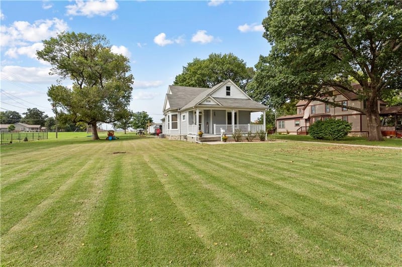328 S Ash St, Ottawa, KS 66067