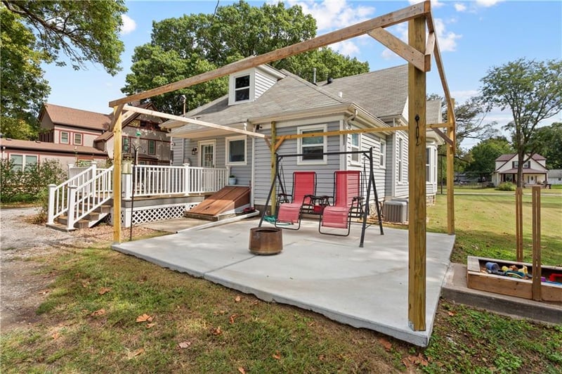 328 S Ash St, Ottawa, KS 66067