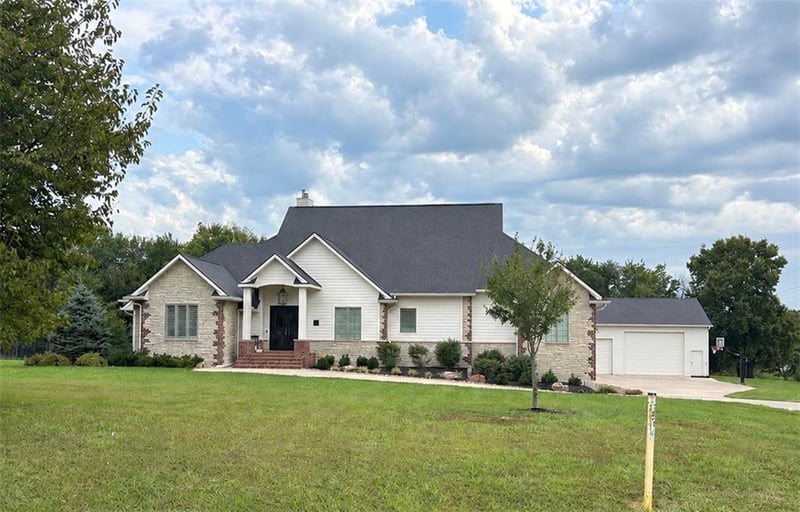 17877 Bond Ave, Overland Park, KS 66221