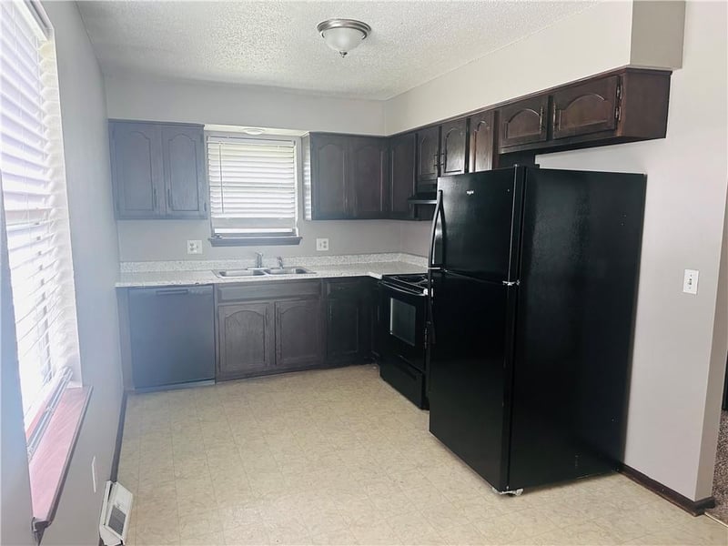 2504 SW Jackson St, Blue Springs, MO 64015