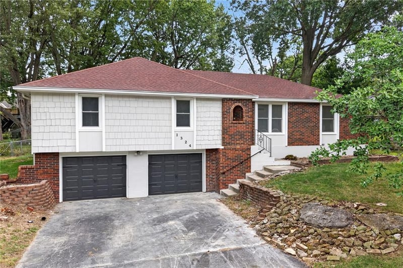 1324 SW 20th St, Blue Springs, MO 64015