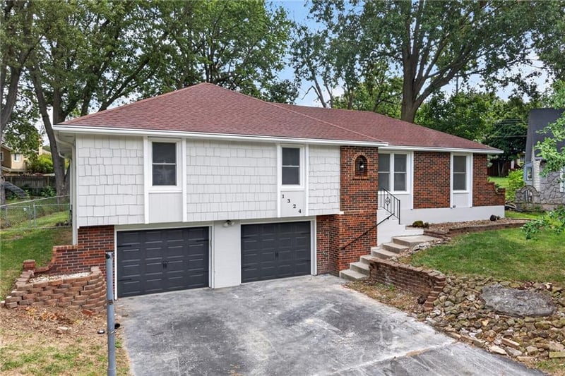 1324 SW 20th St, Blue Springs, MO 64015
