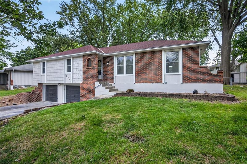 1324 SW 22nd St, Blue Springs, MO 64015