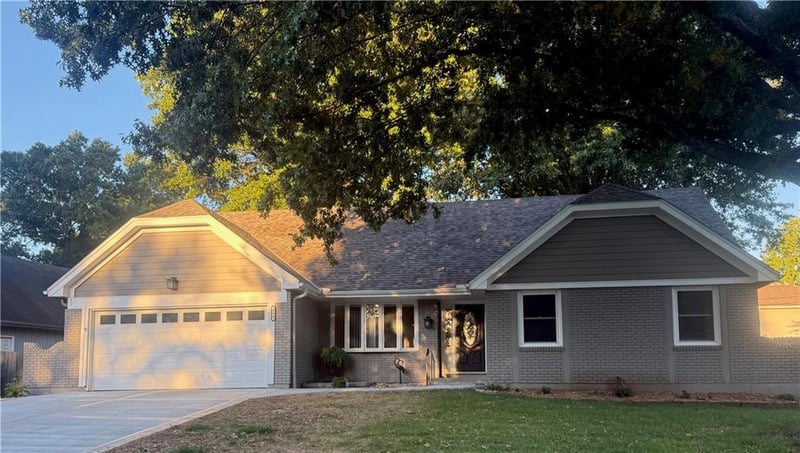 406 SE Richardson Pl, Lee's Summit, MO 64063