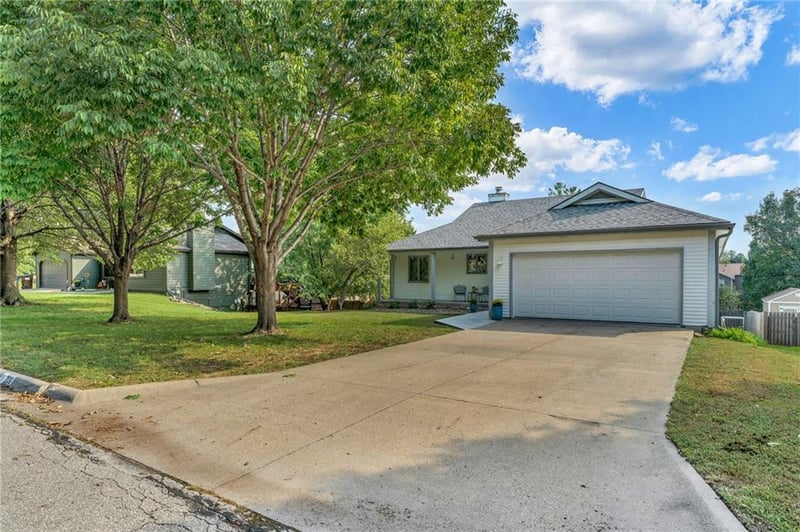 206 Tumbleweed Dr, Lawrence, KS 66049