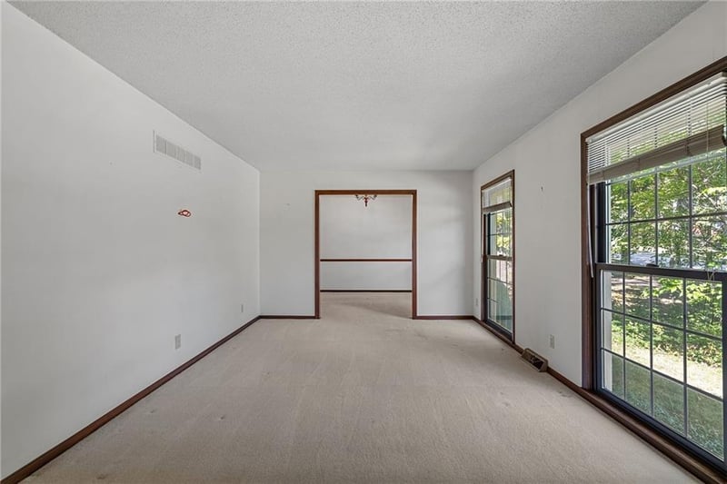 4724 Mullen Rd, Shawnee, KS 66216