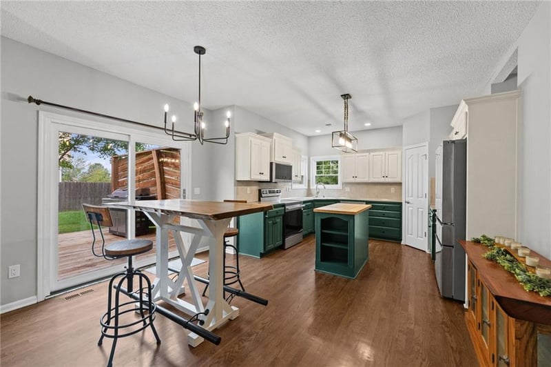 18390 Butternut St, Gardner, KS 66030