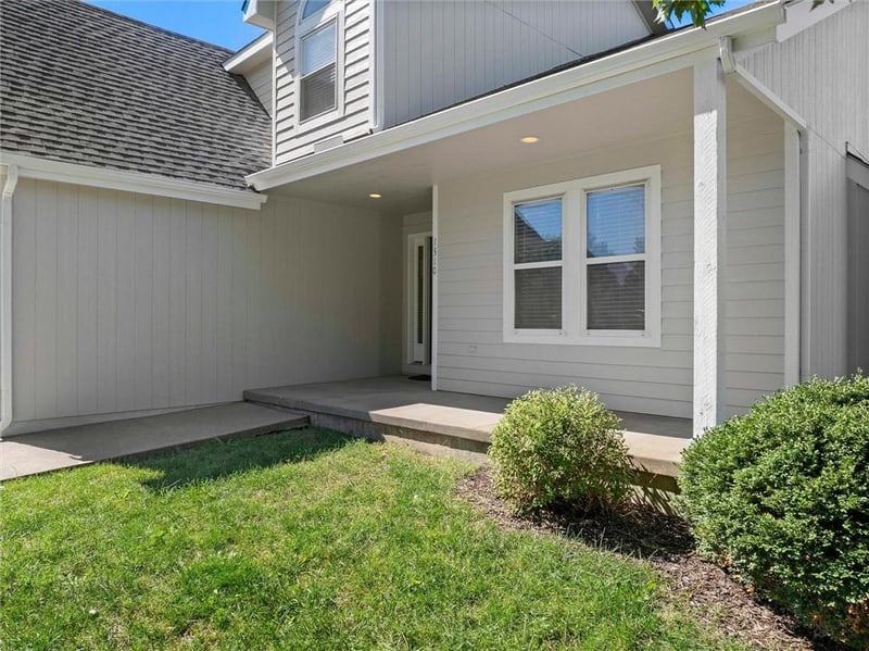 1310 S Pin Oak Cir, Ottawa, KS 66067