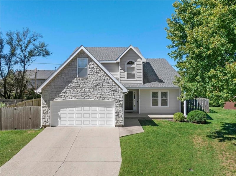 1310 S Pin Oak Cir, Ottawa, KS 66067