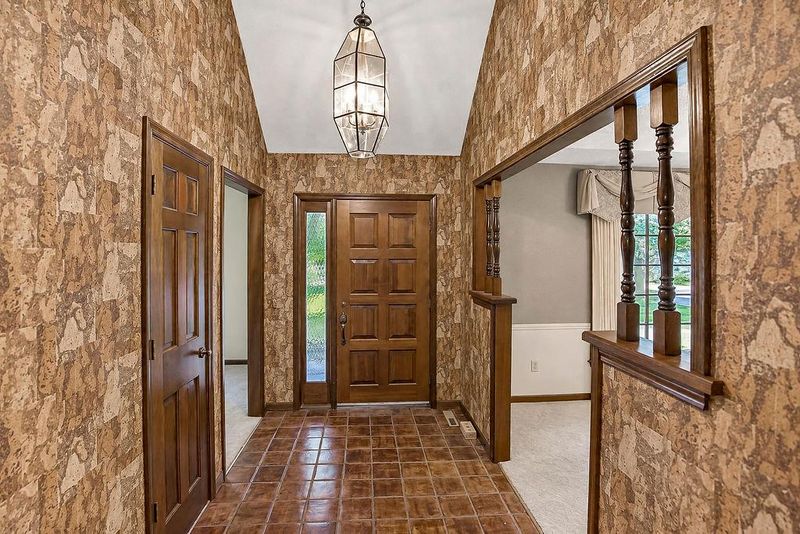 6719 Hauser Dr, Shawnee, KS 66216