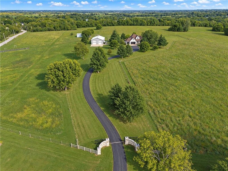 19505 S Raffurty Rd, Pleasant Hill, MO 64080