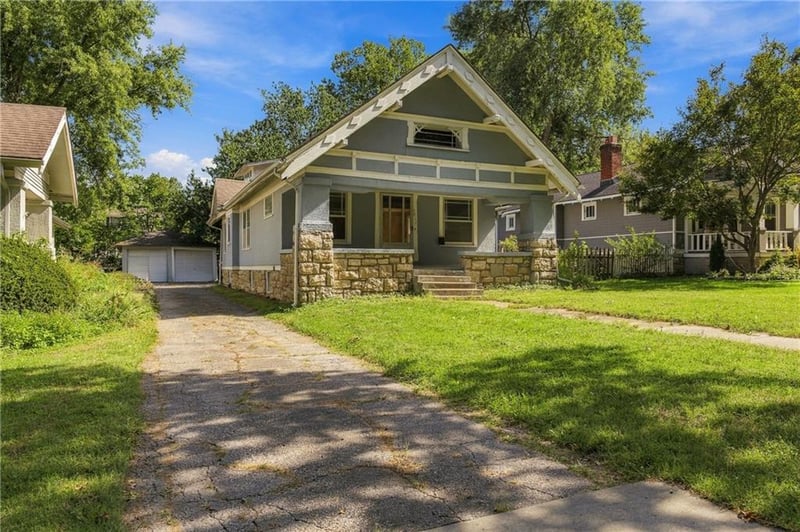 5817 Oak St, Kansas City, MO 64113