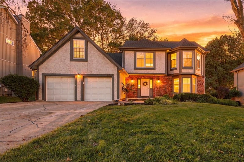 8408 Acuff Ln, Lenexa, KS 66086
