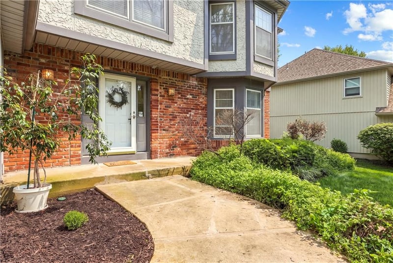 8408 Acuff Ln, Lenexa, KS 66086