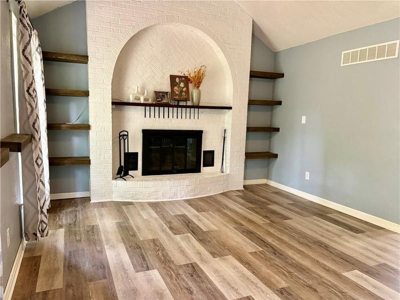 1704 Cinnabar Dr, Raymore, MO 64083