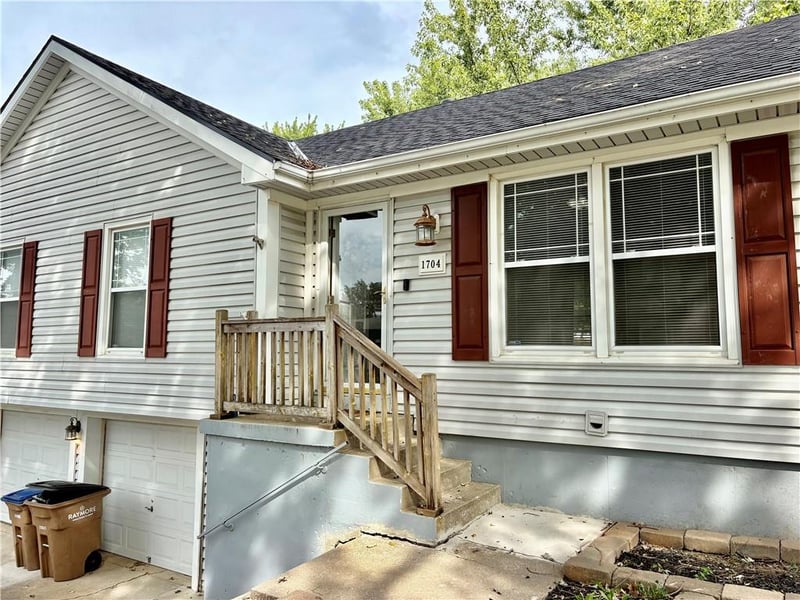 1704 Cinnabar Dr, Raymore, MO 64083