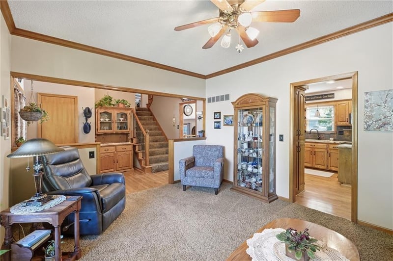 14715 S Arapaho Dr, Olathe, KS 66062