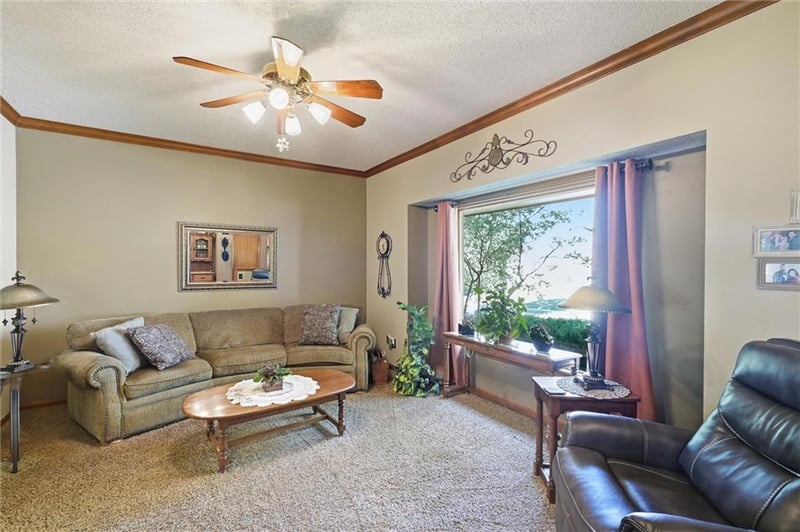 14715 S Arapaho Dr, Olathe, KS 66062
