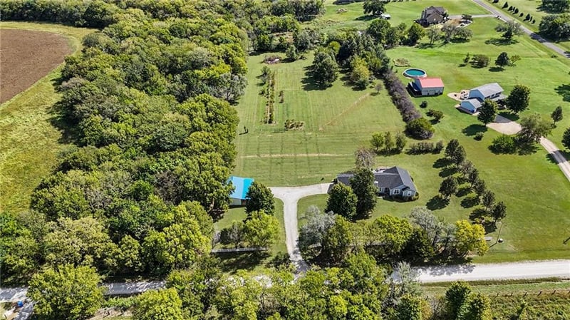 996 E 750 Rd, Lawrence, KS 66047