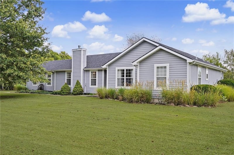 996 E 750 Rd, Lawrence, KS 66047