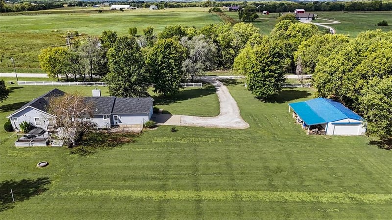 996 E 750 Rd, Lawrence, KS 66047