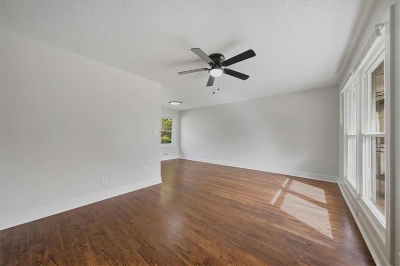 3912 E 47th Ter, Kansas City, MO 64130