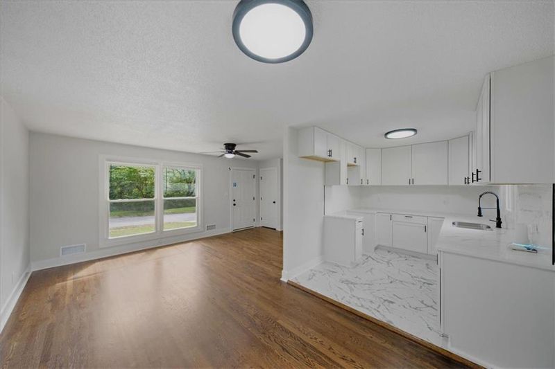 3912 E 47th Ter, Kansas City, MO 64130