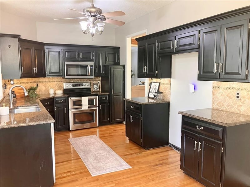 8925 W 132nd Ter, Overland Park, KS 66213