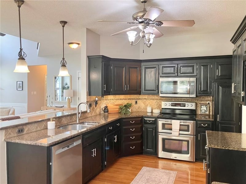 8925 W 132nd Ter, Overland Park, KS 66213