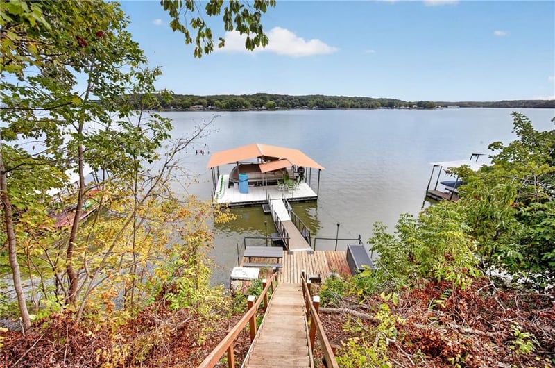 6 Aces Dr, Edwards, MO 65326
