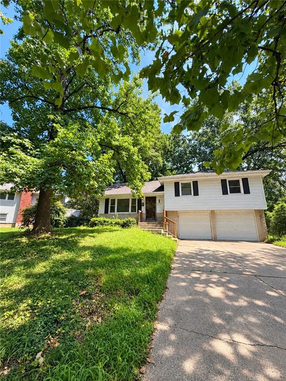 8105 Hedges Ave, Raytown, MO 64138