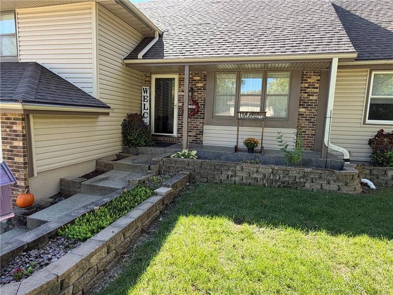 1917 Thornton St, Leavenworth, KS 66048
